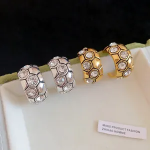 Eleganti orecchini a cerchio a C con motivo esagonale in strass, oro e argento