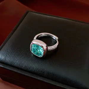 Bague Ouverte en Zirconia Taille Coussin Géométrique de Luxe pour Femme Cuivre Plaqué Argent Ajustable Bague de Mode Élégante Cadeau