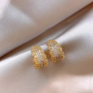 Squisiti Orecchini a Bottone a C Con Fiori di Strass Con Perno in Argento Moda Lusso Leggero Gioielli Donna