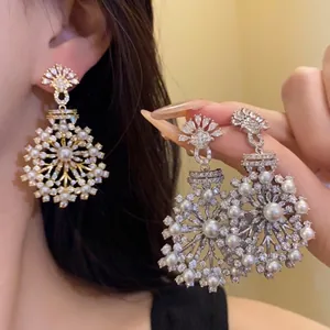 Boucles d'Oreilles Pendantes en Cuivre Zirconia Perle Artificielle Forme de Fleur Avec Tige en Argent Pour Femmes Bijoux de Banquet