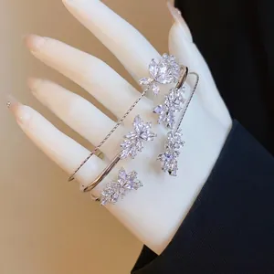 Elegant silver wheat ear bracelet with sparkling marquise-cut zircons for women