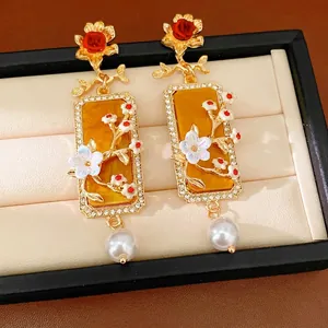 Boucles d'oreilles pendantes vintage dorées avec fleurs, rectangle et perle blanche