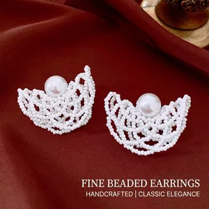 Eleganti Orecchini a Bottone Traforati con Perle Artificiali Bianche per Donna Gioielli Intrecciati Geometrici con Perno in Argento