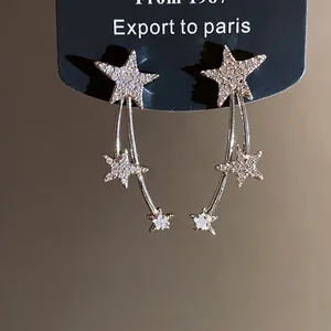 Orecchini a stella in argento con brillanti cristalli di zircone dal design a cascata