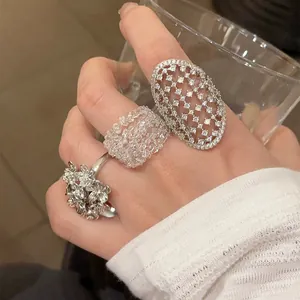 Vintage Silber Legierung Strass Offener Ring Damen Verstellbar Geometrisch Hohl Blumencluster Luxus Fingerring Schmuck