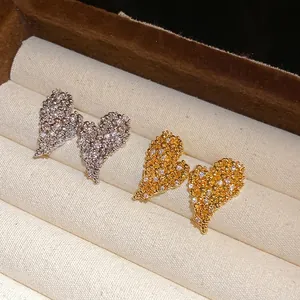 Eleganti orecchini a lobo a cuore placcati in oro 18k con zirconi per donna