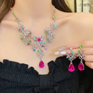 Style Palais Vintage Alliage Strass Fleur Larme Pendentif Collier Et Boucles d'Oreilles pour Femmes Banquet Mariage Luxe