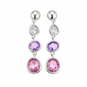 Eleganti orecchini pendenti in argento con cristalli ovali viola e rosa.