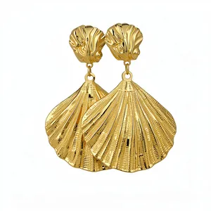 Elegant vintage gold metal seashell dangle earrings with detailed ribbed texture design