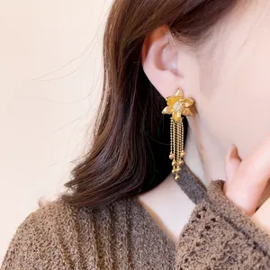 Elegante 18k vergoldete Blumenohrstecker mit Zirkon-Quasten für festliche Anlässe Damen