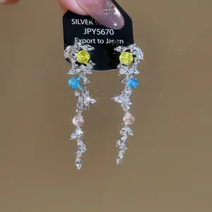 Boucles d'oreilles pendantes élégantes style français avec zircons et pierres colorées