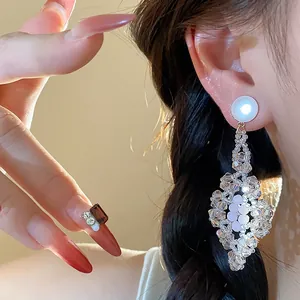 Exquisitos pendientes colgantes de cristal con forma de diamante estilo bosque de verano