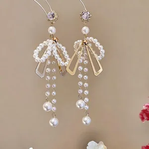 Boucles d'oreilles élégantes à pampilles en perles et nœud français avec strass et aiguilles