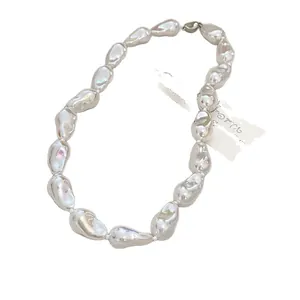 Collier de perles baroques irrégulières avec fini argenté métallique pour femmes