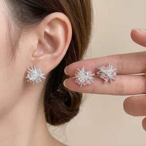 Orecchini a Bottone in Zirconia Quadrata Stile Ins Coreano in Rame Placcato Argento Orecchini a Fiore in Zirconia per Donna Design di Nicchia