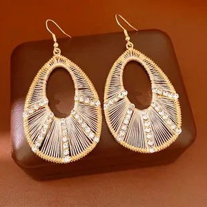 Boucles d'Oreilles Crochet Goutte Évidées Strass Style Occidental Alliage Plqué Or Tige en Argent Bijoux Pour Femmes
