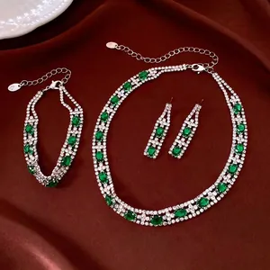 Collana Bracciale Orecchini in Rame Con Zirconia Ovale e Strass Vintage per Donna Gioielli in Stile Old Money Con Perno in Argento