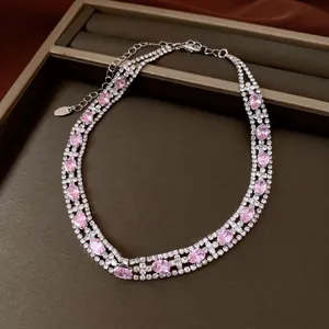 Elegante collana vintage a più fili con cristalli ovali rosa e strass scintillanti