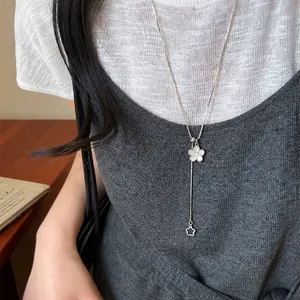 Elegant Korean style floral adjustable Y-necklace for women with silver chain and white petals