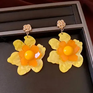 Pendientes de Flor de Resina Amarilla Con Poste de Plata Pendientes de Botón Florales Dulces para Mujer Accesorios de Vacaciones Joyería