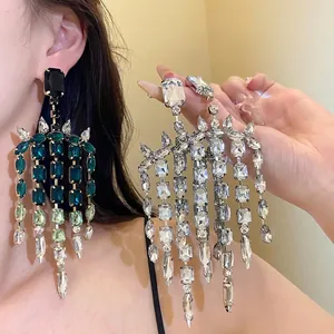 Orecchini a Pendente con Nappe Quadrate di Lusso per Donna Gioielli in Rame con Intarsi di Strass Raffinati con Perno in Argento Elegante Accessorio di Classe