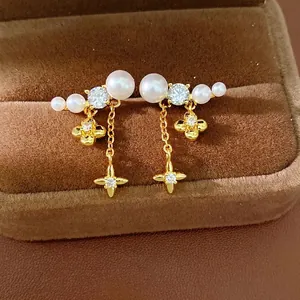 Orecchini a Bottone in Rame Placcato Oro Con Zirconia Perla Artificiale Fiore Stella e Nappa Con Perno in Argento 925 per Donna