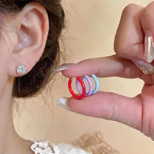Orecchini a Cerchio Geometrici Intrecciati in Rame con Borchie in Zirconia con Perno in Argento Sterling 925 per Donna Gioielli Stile Dopamina