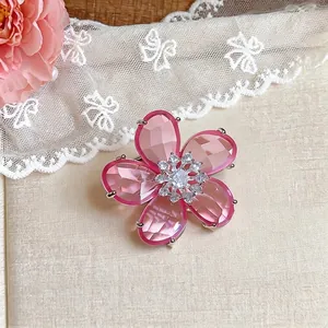 Eleganter rosa Blumen Zirkon Ohrmanschette für Ohren ohne Löcher im süßen Design