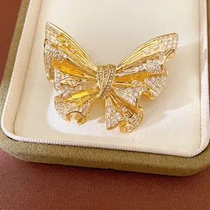 18K Gold Plated Butterfly Brooch Pin Vintage Palace Style Elegant Copper Zirconia Inlaid Apparel Accessory For Women Wedding Banquet Gift