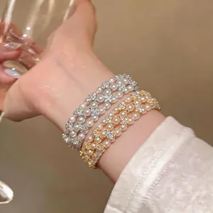 Bracciale Rigido Aperto Vintage di Lusso in Rame con Perle Artificiali Bracciale Multistrato con Strass per Donna Banchetto Quotidiano