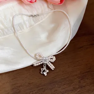 Elegante collana di perle con fiocco di zirconi in stile vintage francese chic