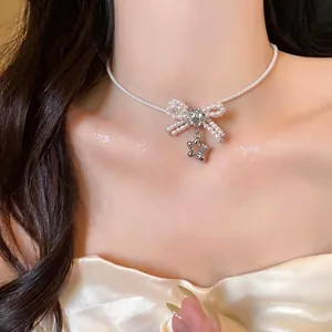 Elegante girocollo a fiocco di perle con ciondolo a stella in zircone
