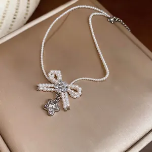 Collana di perle chic francese con ciondolo a fiocco in zircone su scatola