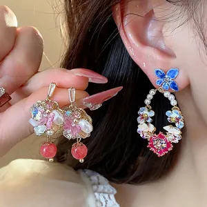 Élégantes Boucles d'Oreilles Clous Fleur Plaquées Or 14K pour Femmes Avec Base en Cuivre Strass Perle Artificielle Bijoux