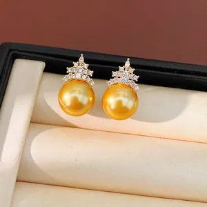 Elégantes boucles d'oreilles perles dorées plaquées or 18k avec détails en zircone.