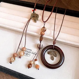 Collier fait main de style ethnique avec anneau en bois et pendentif en perles Bodhi