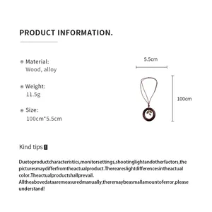 Vue détaillée montrant les spécifications du matériau du collier vintage en bois et alliage.