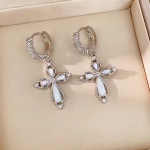 Boucles d'oreilles Clous Croix Fleur pour Femmes Cuivre Plaqué Argent Incrusté de Zirconia Bijoux de Luxe Personnalisés