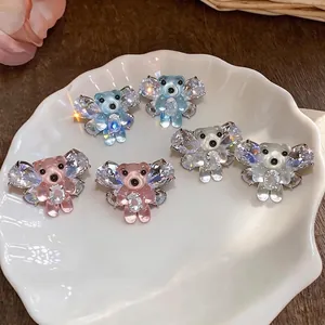Clip per orecchi a forma di orso in zircone e resina per orecchie non forate, colori