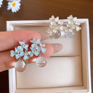 Elegant summer resin flower stud earrings with sparkling rhinestones and clear round beads