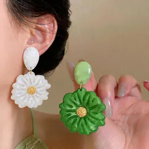 Orecchini a Bottone in Resina Fiore Verde Stile Mori Con Perno in Argento Sterling 925 Orecchini Floreali Fatti a Mano