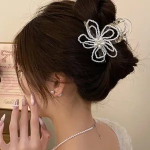 Elegant Artificial Pearl Flower Hair Claw For Women Sweet Resin Shark Clip Large Hair Grab Clip Hair Accessory Hairpin