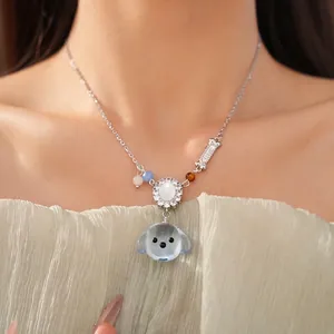 Collana in argento con ciondolo a forma di cane in resina e zirconi per donna