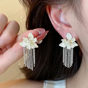 Fashion Flower Artificial Pearl Tassel Stud Earrings For Women Steel Earring Post Elegant Silver White Dangle Jewelry