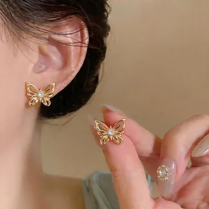 Eleganti Orecchini a Bottone a Farfalla Intagliata in Rame Con Perno in Argento Sterling 925 Intarsiato in Zirconia Oro Gioielli per Donna