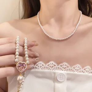 Elegante Perlenkette mit einem rosa Zirkonia-Herzanhänger und einer hängenden Perle
