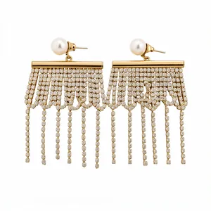 Boucles d'oreilles élégantes en perles dorées avec franges de strass brillants