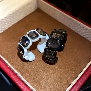 Eleganti anelli vintage aperti con pietre esagonali in bianco e nero per signora