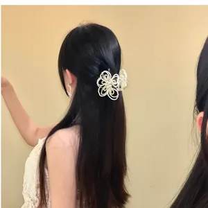 Elegant Korean style pearl flower hair claw clip for women's atmospheric updo.