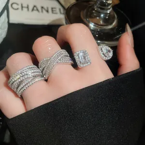 Anello Aperto Regolabile in Rame con Zirconia per Donna Colore Argento Quadrato a Goccia d'Acqua Geometrico Gioielli di Moda